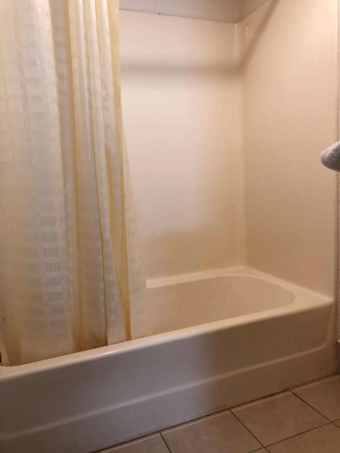 Royal Inn And Suites Хемет Екстериор снимка