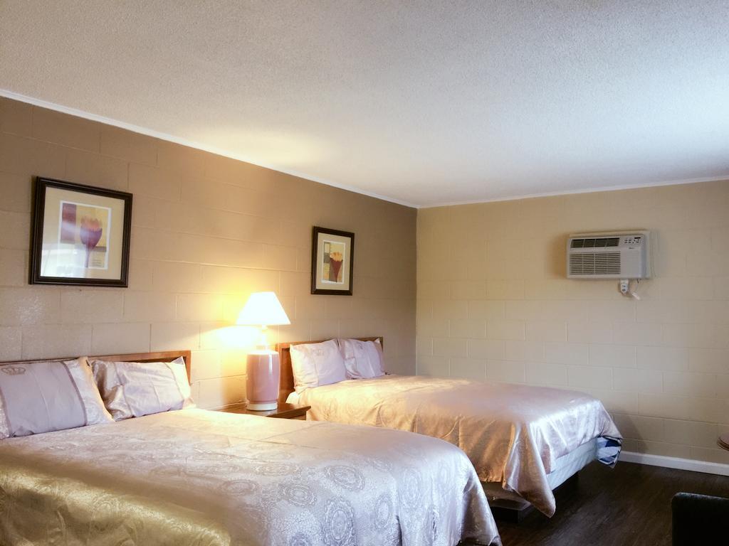 Royal Inn And Suites Хемет Екстериор снимка