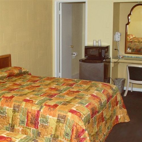 Royal Inn And Suites Хемет Стая снимка