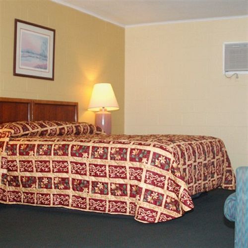 Royal Inn And Suites Хемет Стая снимка