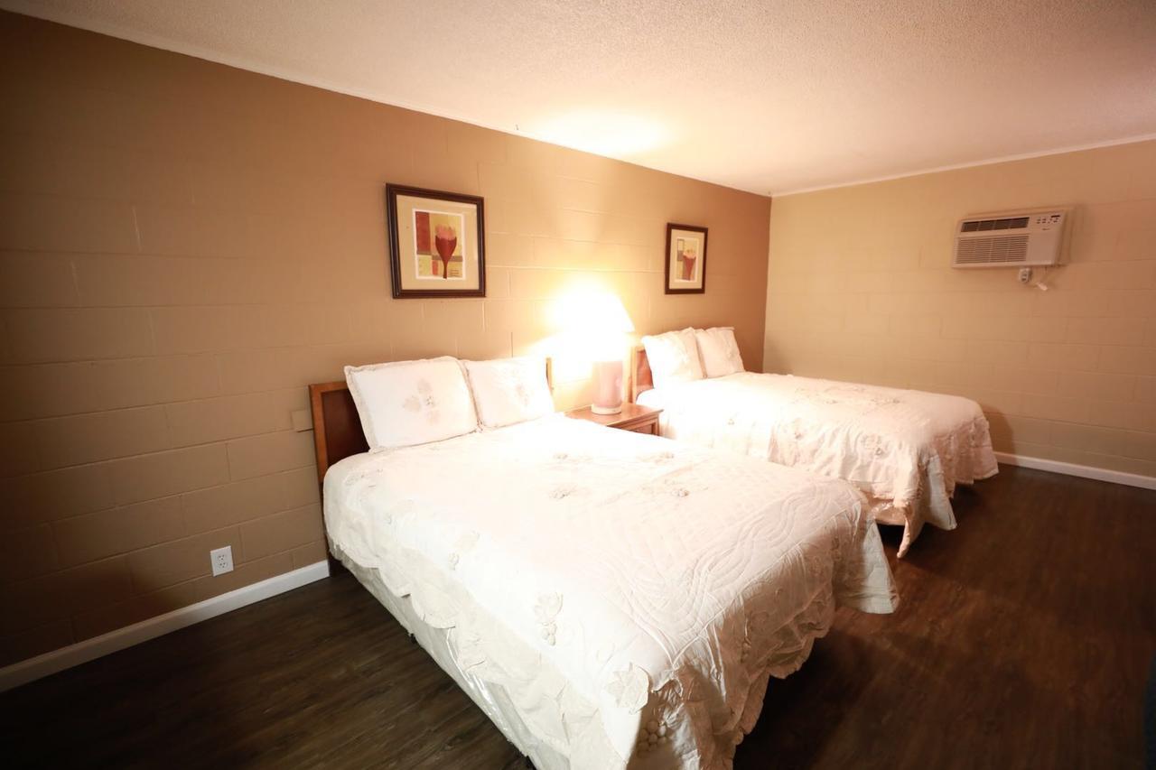 Royal Inn And Suites Хемет Екстериор снимка