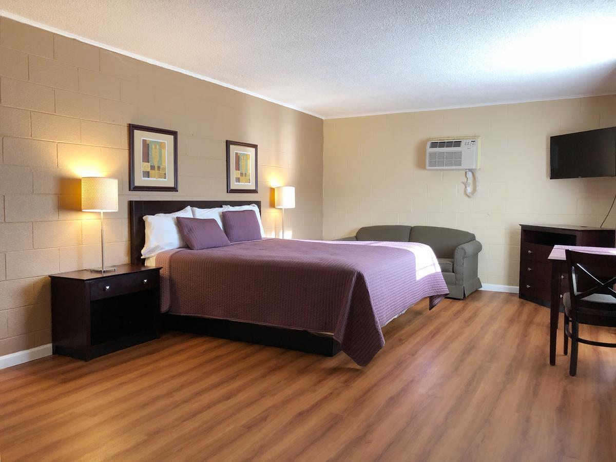 Royal Inn And Suites Хемет Екстериор снимка