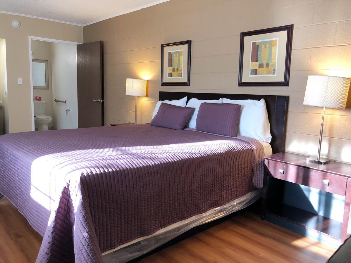 Royal Inn And Suites Хемет Екстериор снимка