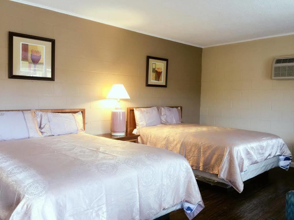 Royal Inn And Suites Хемет Екстериор снимка