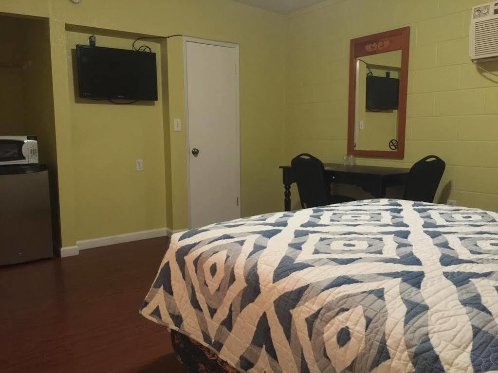 Royal Inn And Suites Хемет Екстериор снимка