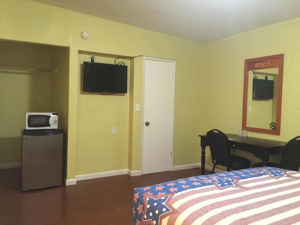 Royal Inn And Suites Хемет Екстериор снимка
