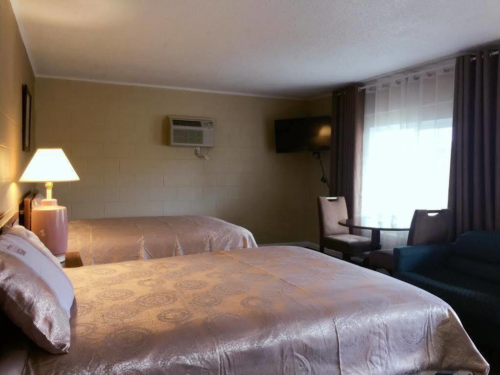 Royal Inn And Suites Хемет Екстериор снимка